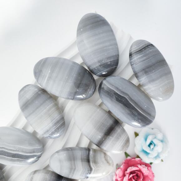 Black Banded Onyx Palm Stone - Picture 4 of 9